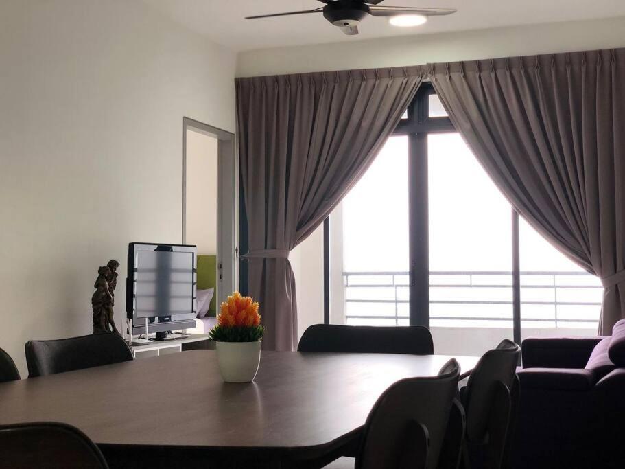 One Tebrau By Antlerzone Apartment ยะโฮร์บาห์รู ภายนอก รูปภาพ
